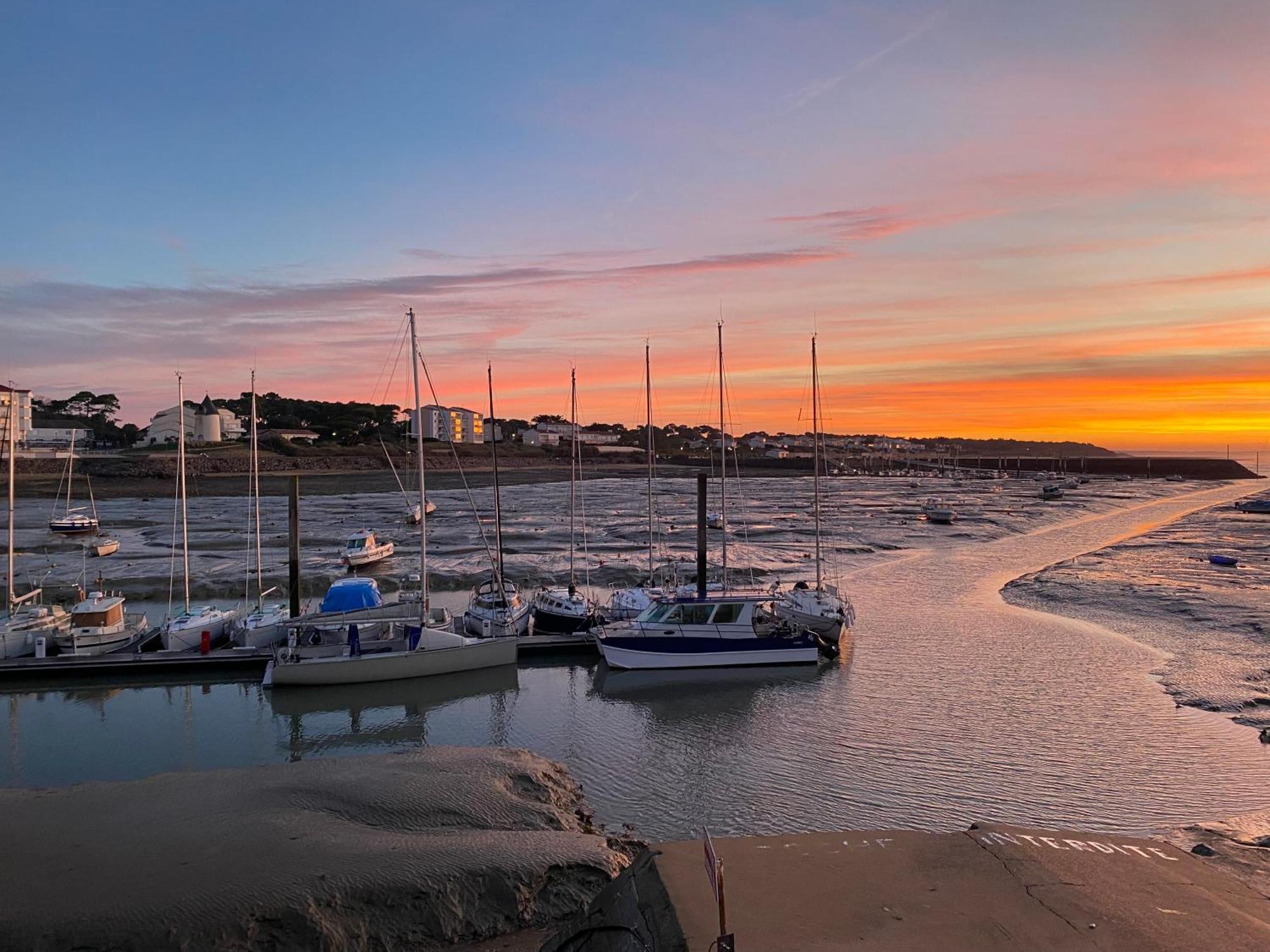 Appartement Vue Sur Mer Et Le Port Jard-sur-Mer Luaran gambar