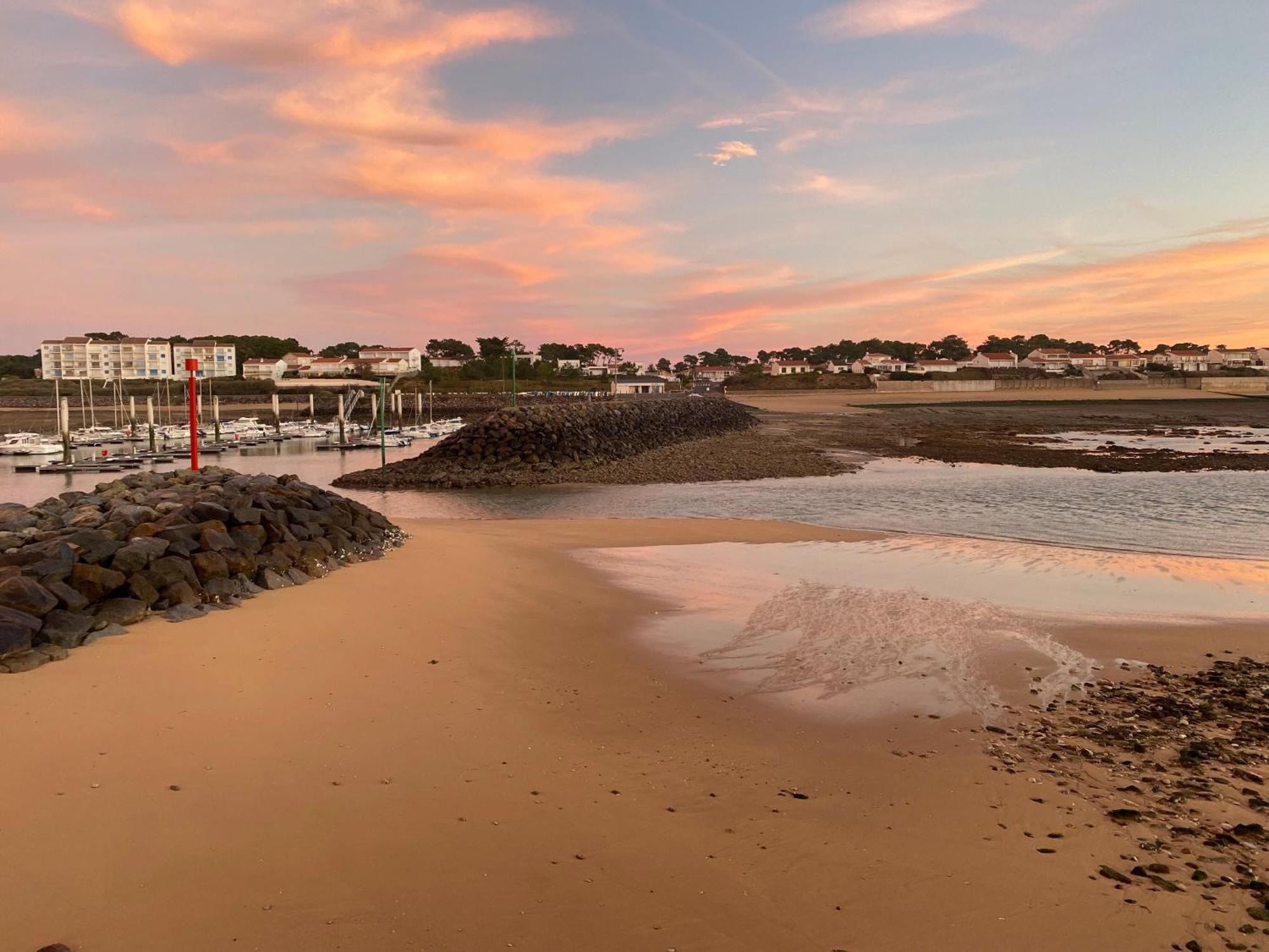 Appartement Vue Sur Mer Et Le Port Jard-sur-Mer Luaran gambar